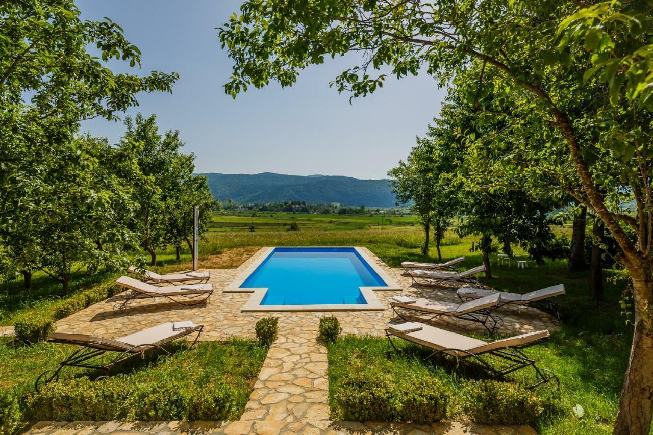 Beautiful Cottage With Heated Pool For 22 Ppl Plaški Exteriör bild