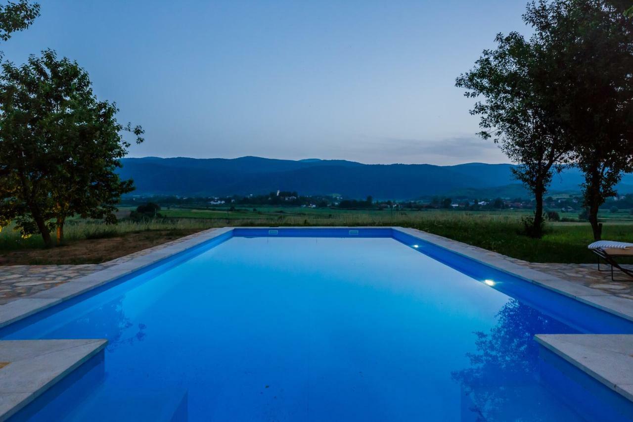Beautiful Cottage With Heated Pool For 22 Ppl Plaški Exteriör bild