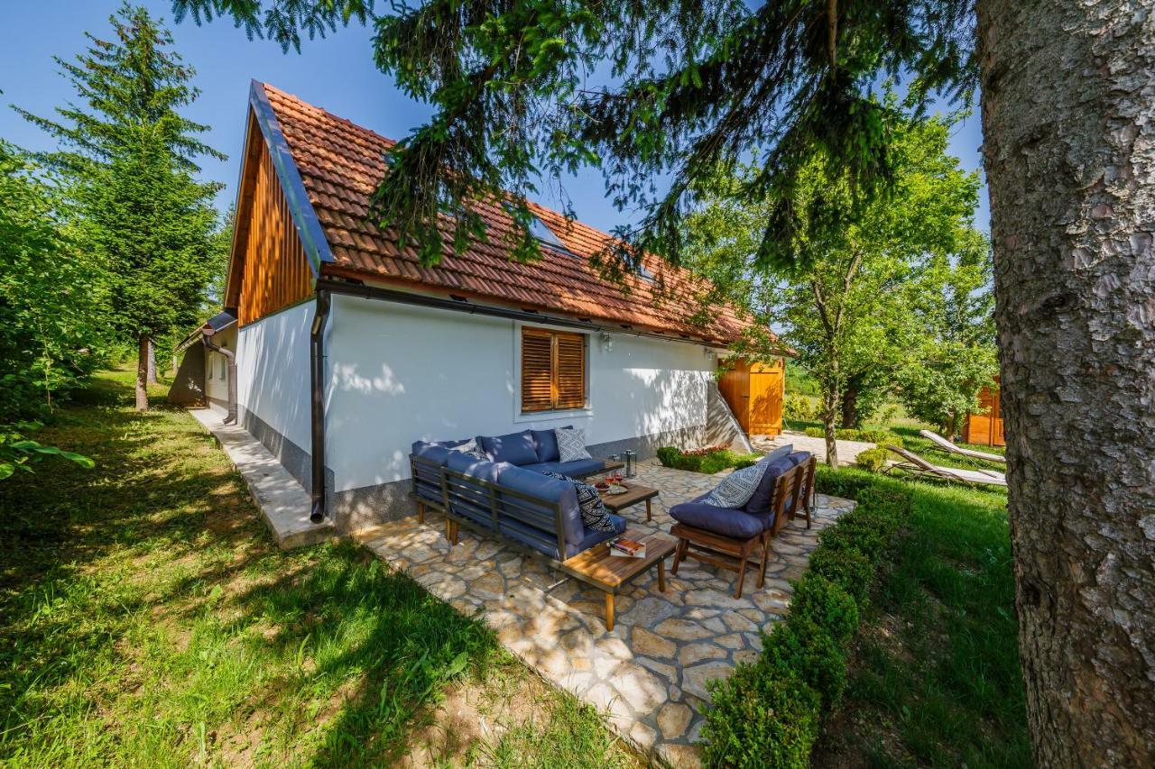 Beautiful Cottage With Heated Pool For 22 Ppl Plaški Exteriör bild