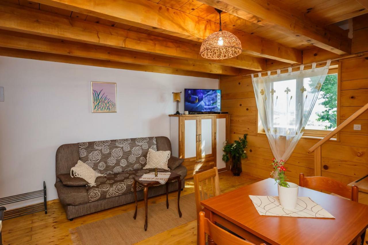 Beautiful Cottage With Heated Pool For 22 Ppl Plaški Exteriör bild