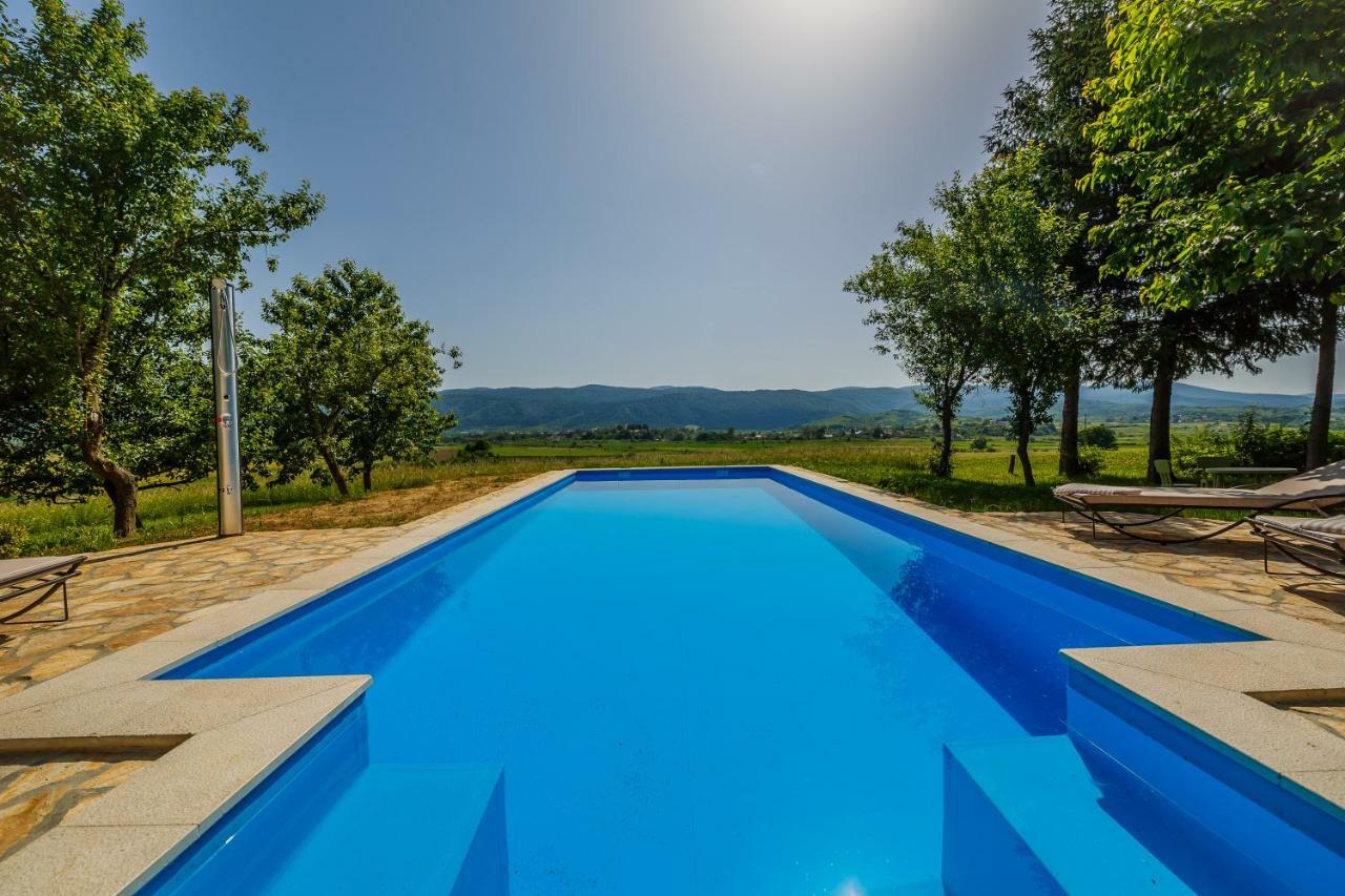 Beautiful Cottage With Heated Pool For 22 Ppl Plaški Exteriör bild