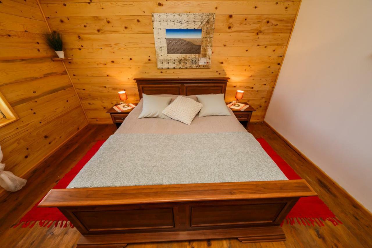 Beautiful Cottage With Heated Pool For 22 Ppl Plaški Exteriör bild