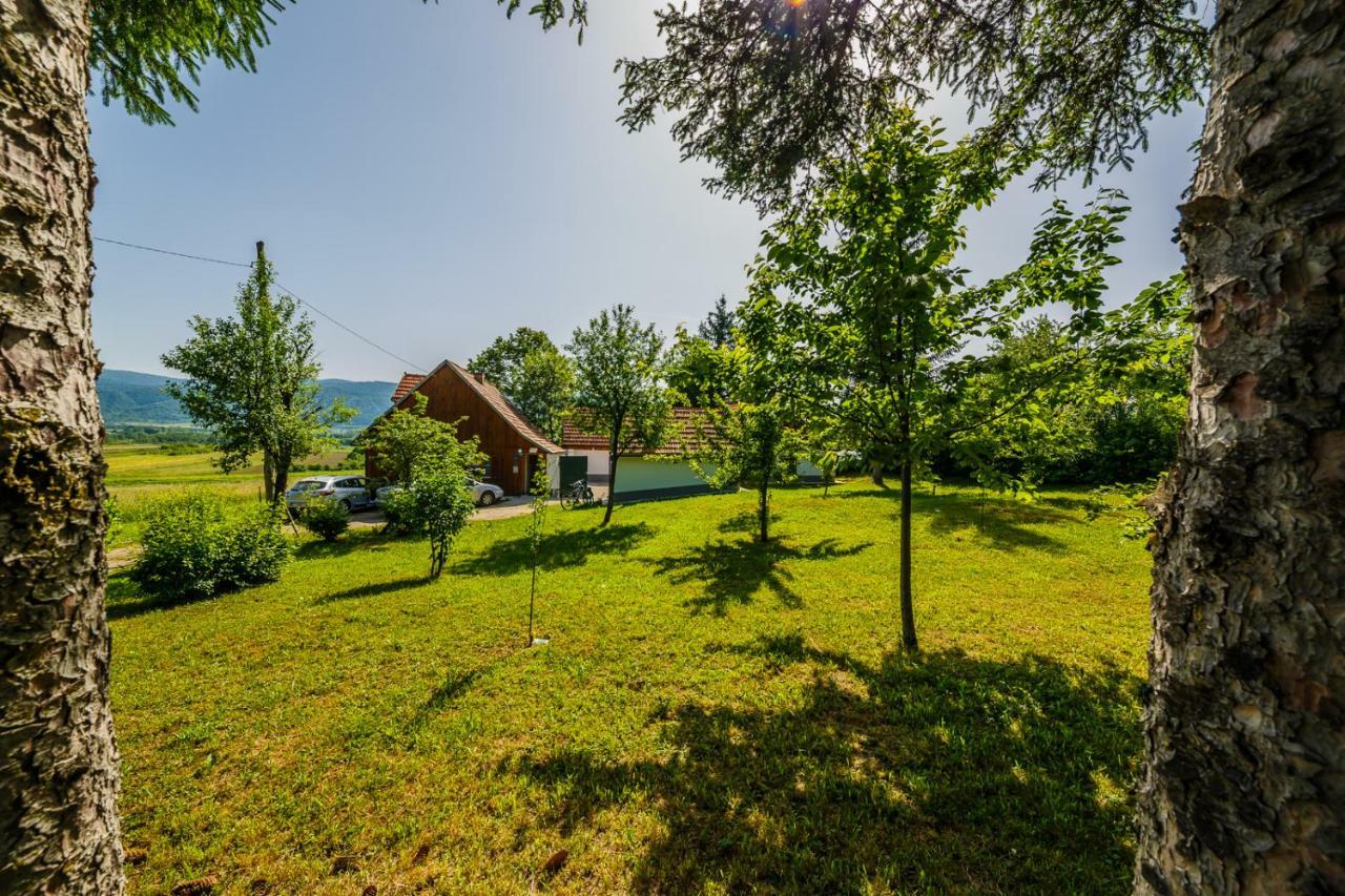 Beautiful Cottage With Heated Pool For 22 Ppl Plaški Exteriör bild