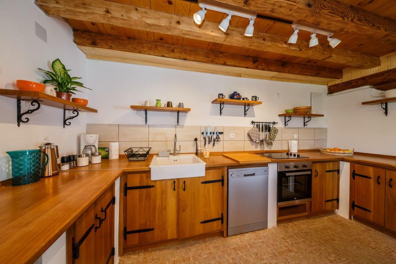 Beautiful Cottage With Heated Pool For 22 Ppl Plaški Exteriör bild