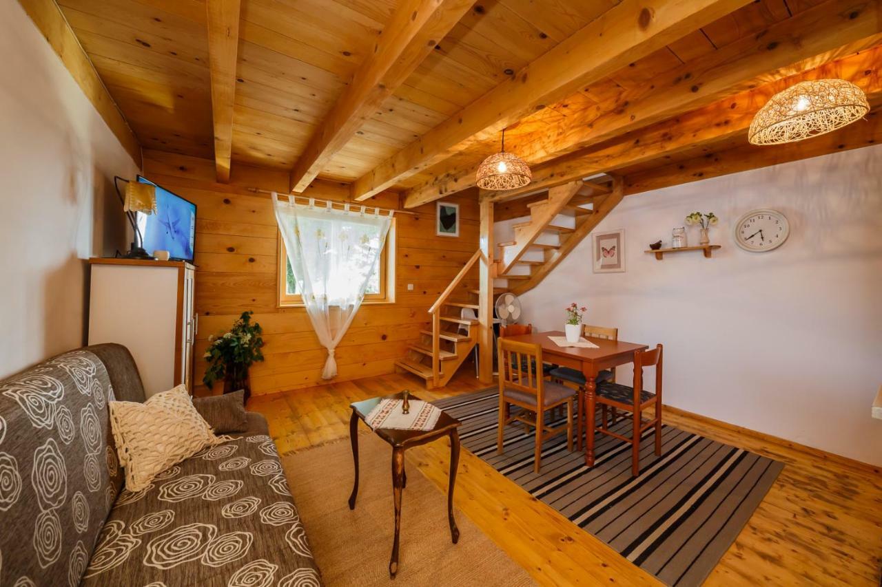 Beautiful Cottage With Heated Pool For 22 Ppl Plaški Exteriör bild