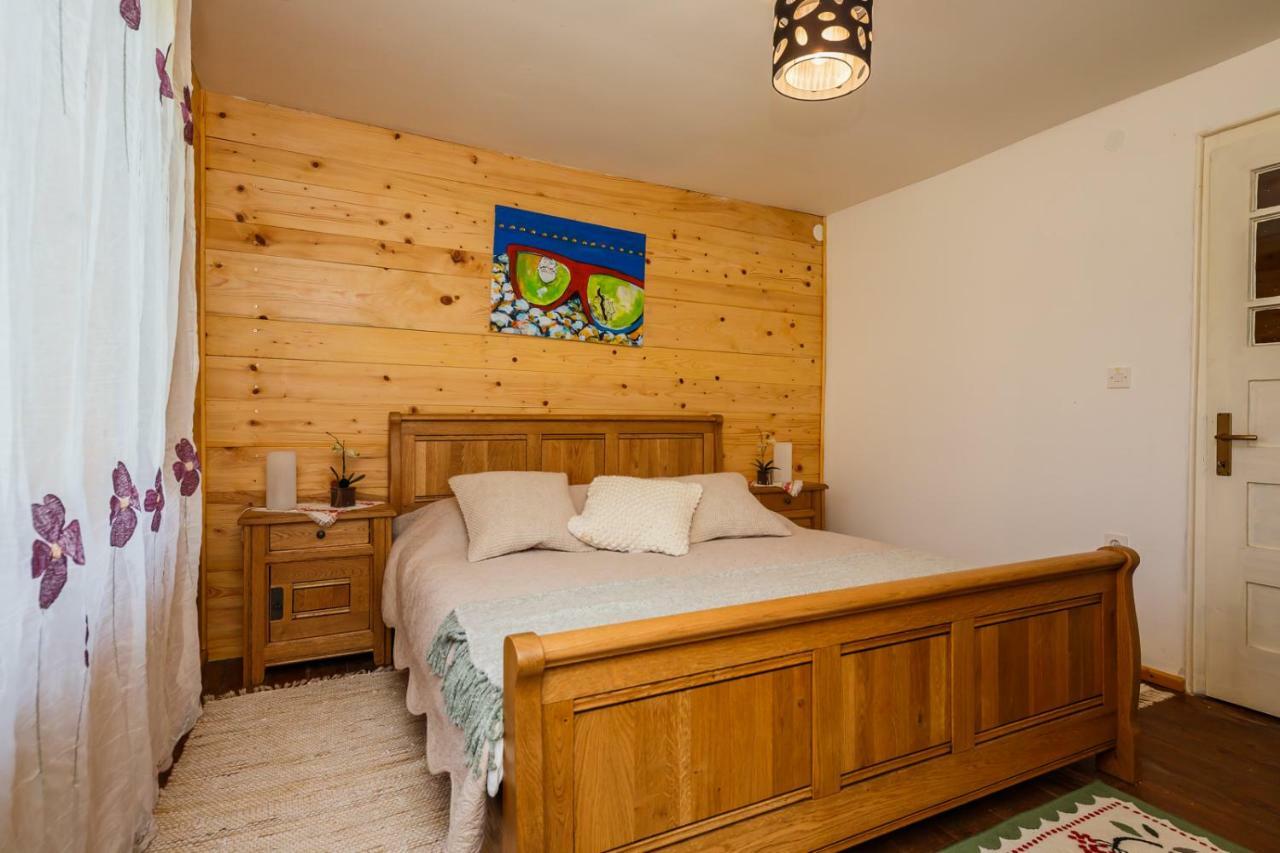 Beautiful Cottage With Heated Pool For 22 Ppl Plaški Exteriör bild